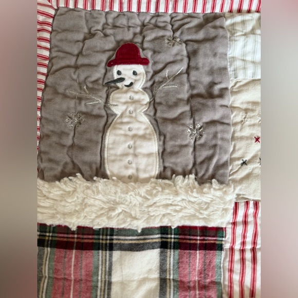 Pottery Barn White Red Quilt Blanket with Santa and Reindeer Crib size - Picture 9 of 13